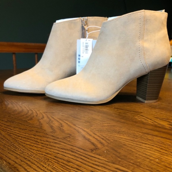 Old Navy Shoes - Old Navy Size 10 Women’s Tan Suede Ankle Booties